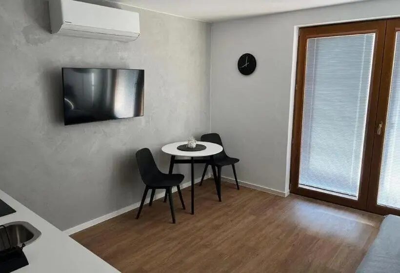 آپارتمان 1 خوابه با بالکن, Pension Mikulov