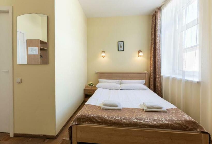 اتاق استاندارد, Spare Hotel And Bowling