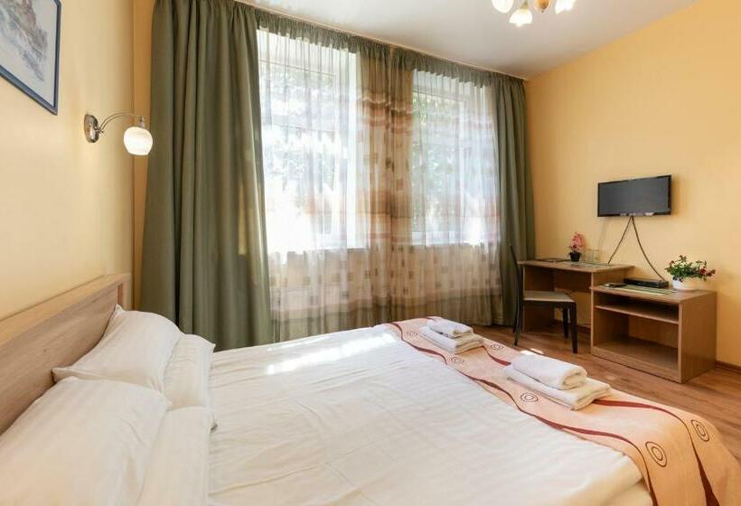 اتاق استاندارد, Spare Hotel And Bowling