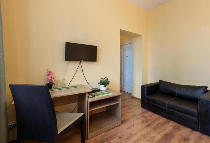 اتاق کلاسیک, Spare Hotel And Bowling