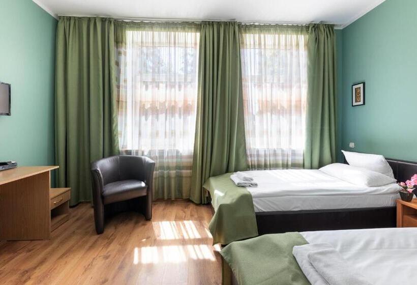 اتاق سوپریور سه تخته, Spare Hotel And Bowling