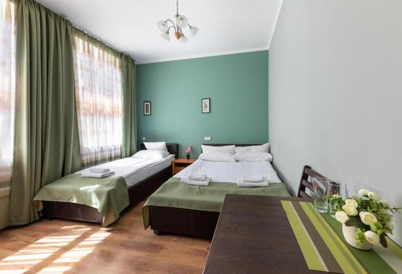 اتاق سوپریور سه تخته, Spare Hotel And Bowling