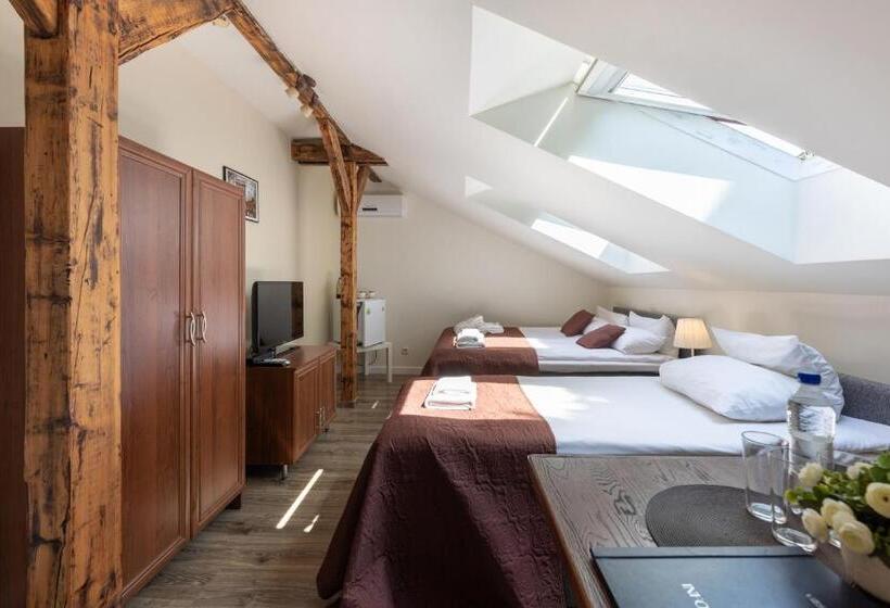 اتاق لوکس سه تخته, Spare Hotel And Bowling