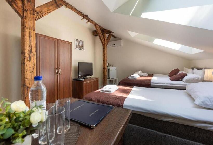 اتاق لوکس سه تخته, Spare Hotel And Bowling