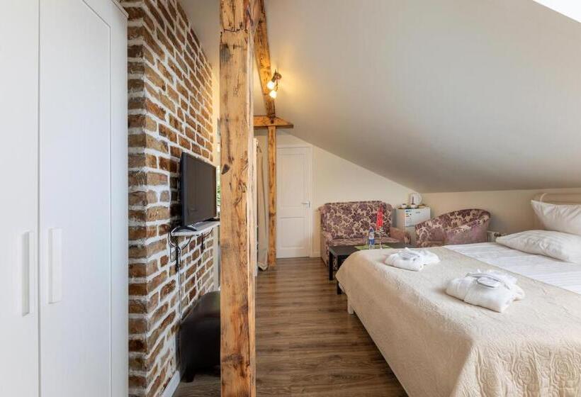 اتاق لوکس خانوادگی, Spare Hotel And Bowling