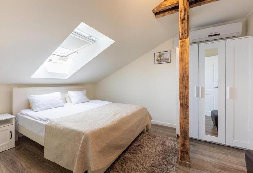 اتاق لوکس خانوادگی, Spare Hotel And Bowling