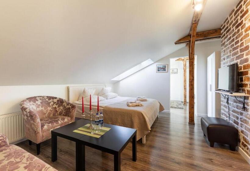 اتاق لوکس خانوادگی, Spare Hotel And Bowling