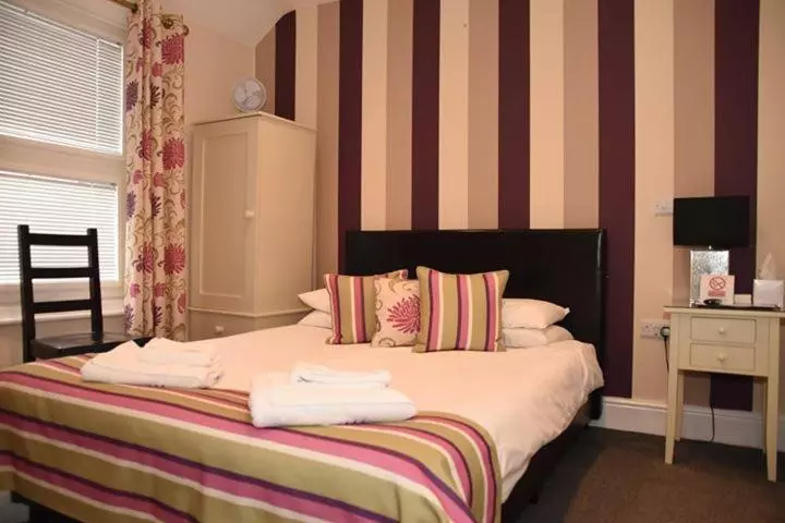 Standard Room, Harry S Hotel & Restaurant
