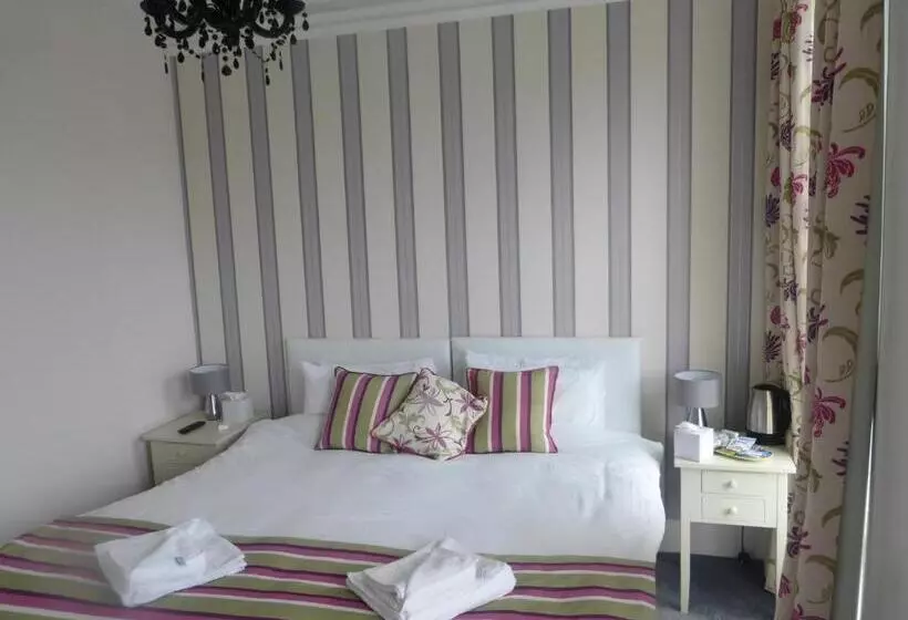 Standard Room, Harry S Hotel & Restaurant