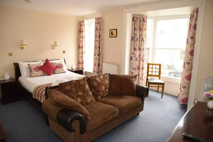 Deluxe Room, Harry S Hotel & Restaurant