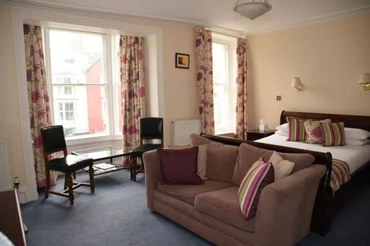 Deluxe Room, Harry S Hotel & Restaurant