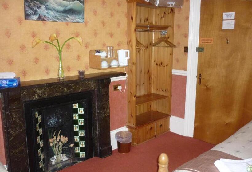 غرفة عائلية, Ashwood Grange