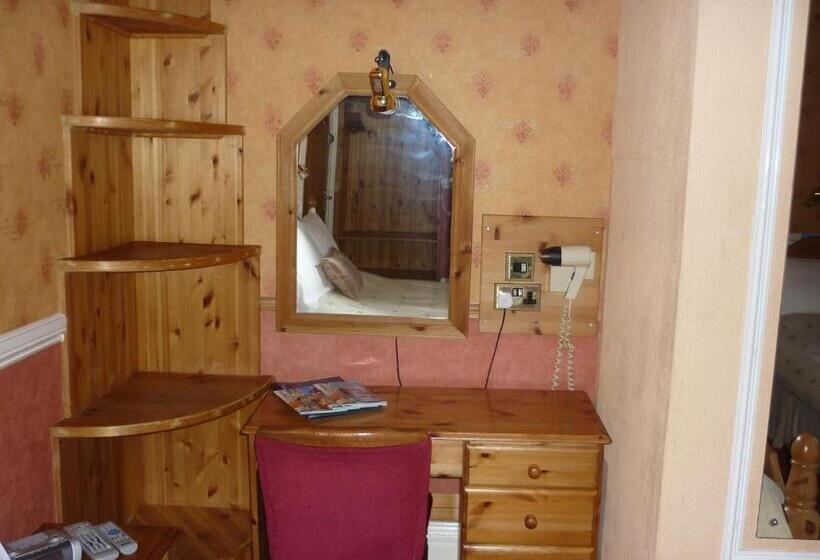 غرفة عائلية, Ashwood Grange