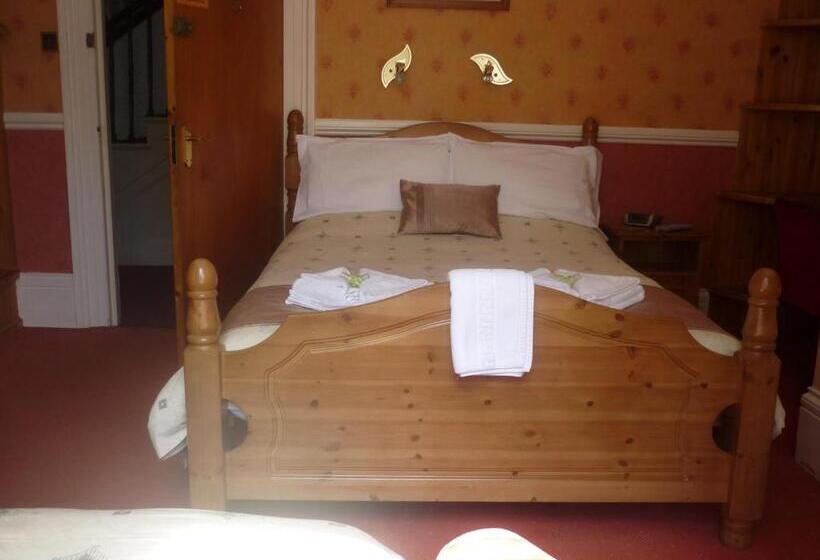 غرفة عائلية, Ashwood Grange