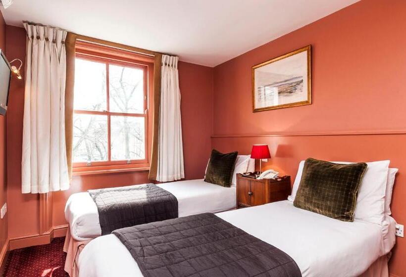 חדר סטנדרט לשלושה, Castleton