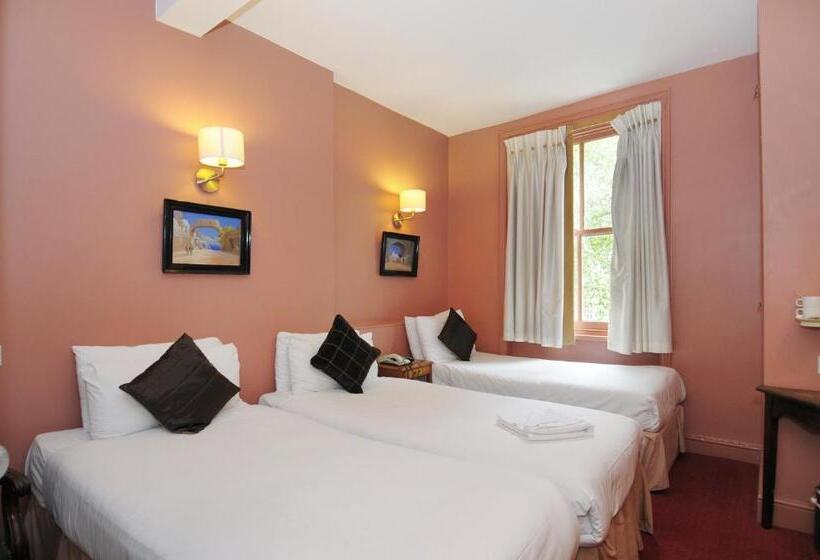 חדר סטנדרט לשלושה, Castleton