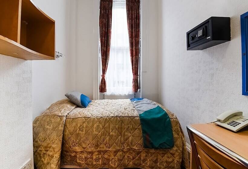 标准单人间, Boston Court