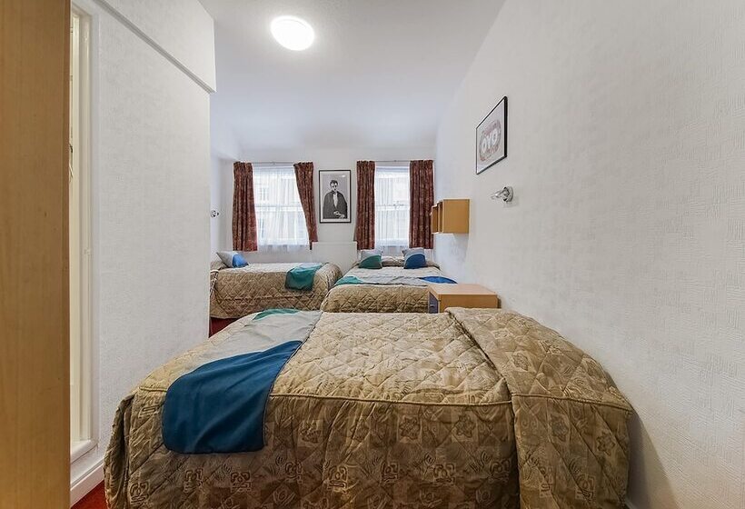 豪华三人间, Boston Court