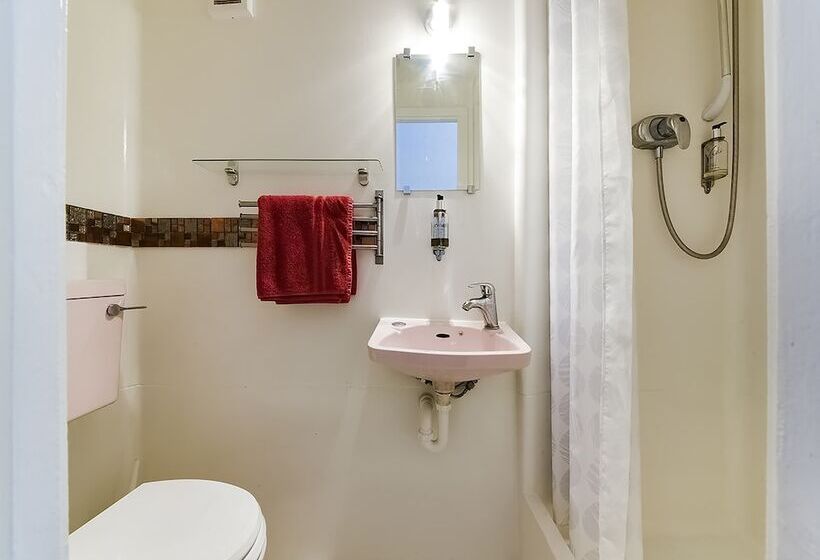 四人豪华间, Boston Court