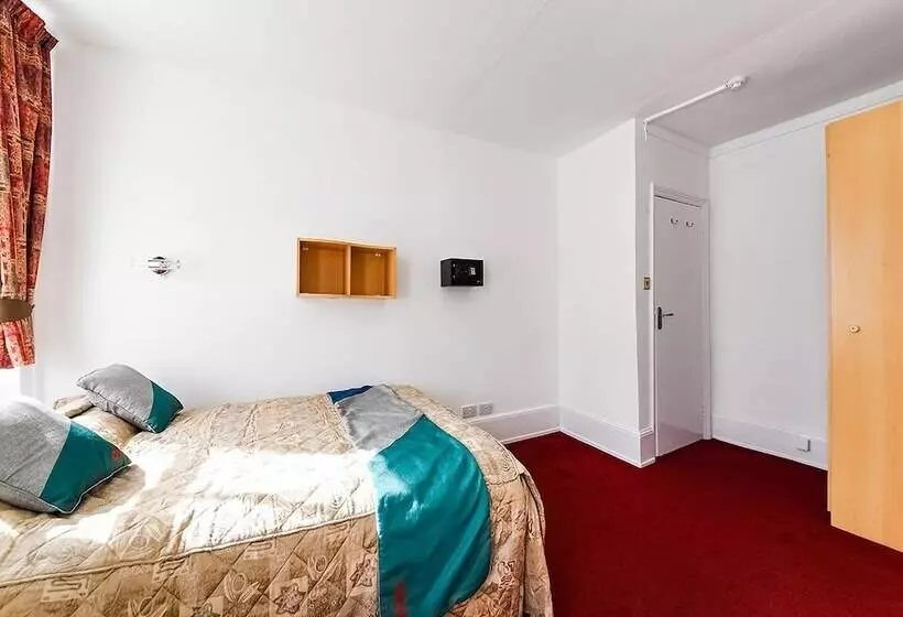 デラックスの４人部屋, Boston Court