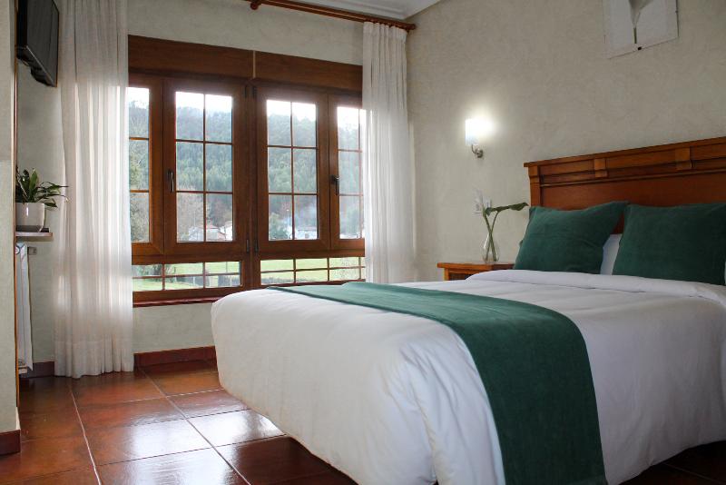 标准单人间共用浴室, Boston Court