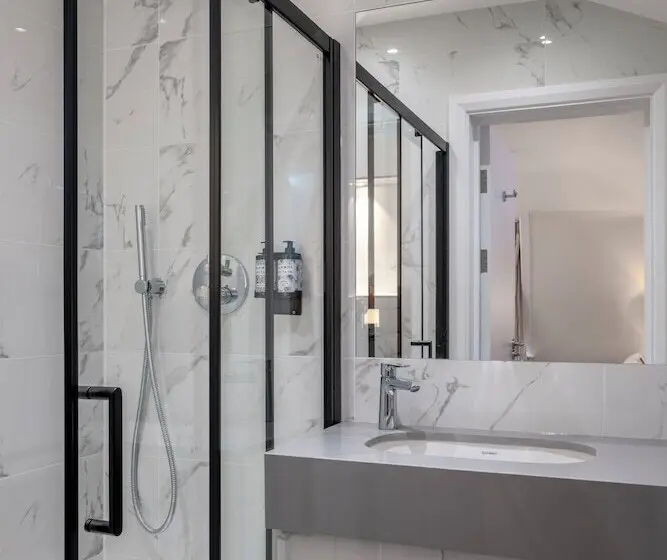 Standard Neljän Hengen Huone, Grand Concerto