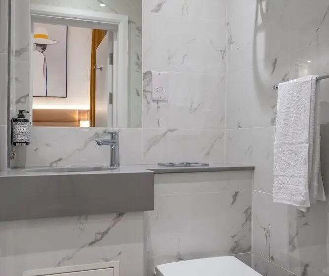 Standard Neljän Hengen Huone, Grand Concerto