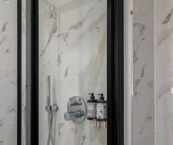 Standard Kolmen Hengen Huone, Grand Concerto