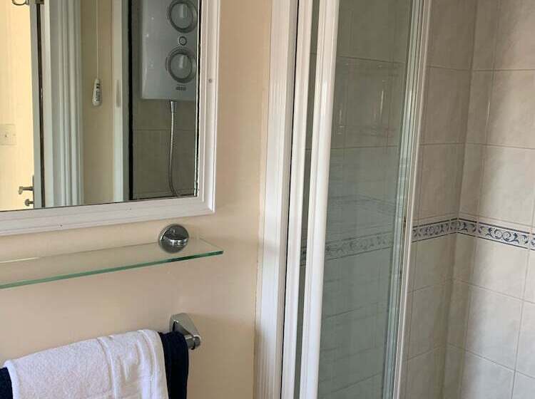 جناح جونيور, Letchworth Guest House