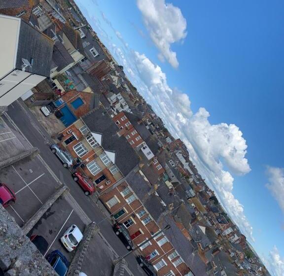 جناح جونيور, Letchworth Guest House