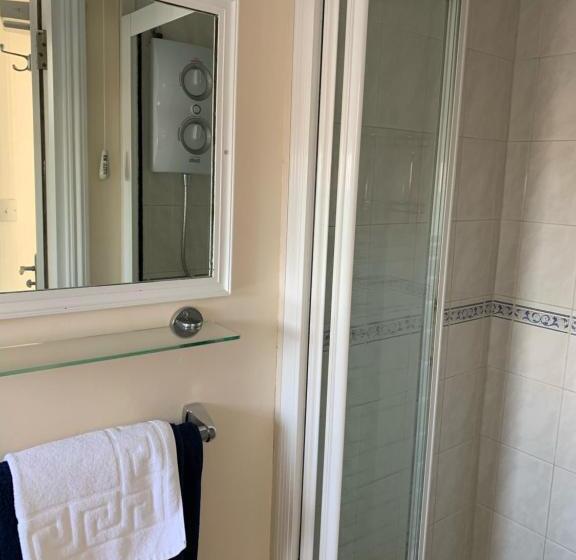 جناح جونيور, Letchworth Guest House