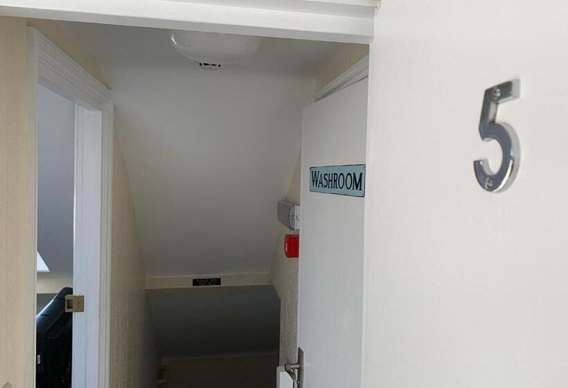 جناح جونيور, Letchworth Guest House