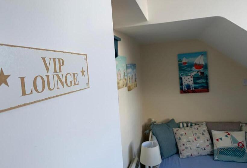 جناح جونيور, Letchworth Guest House