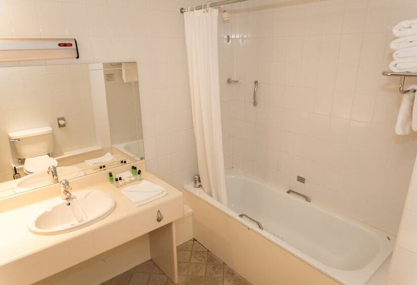 Семейный Номер, Marine Court