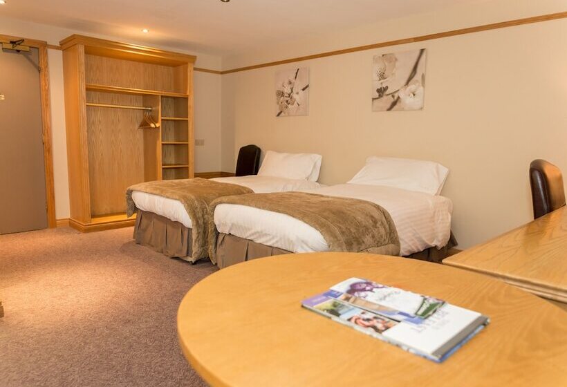 Семейный Номер, Marine Court