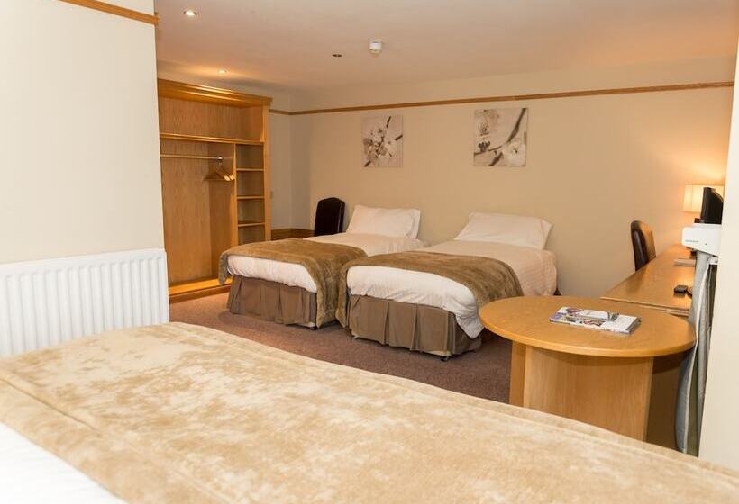 Семейный Номер, Marine Court