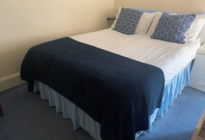 اتاق لوکس خانوادگی, Marlow Lodge