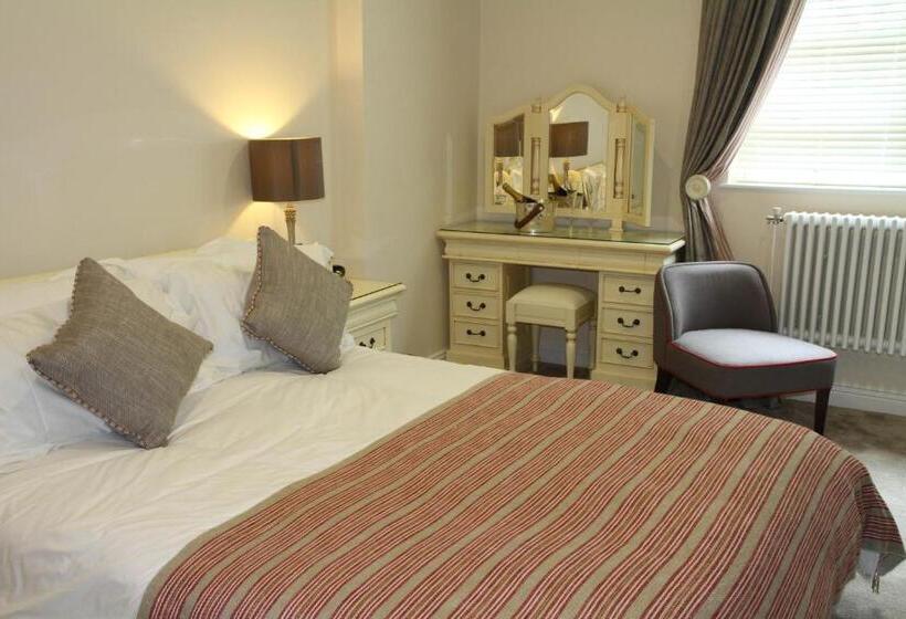 جناح عائلي, The Malvern Hills