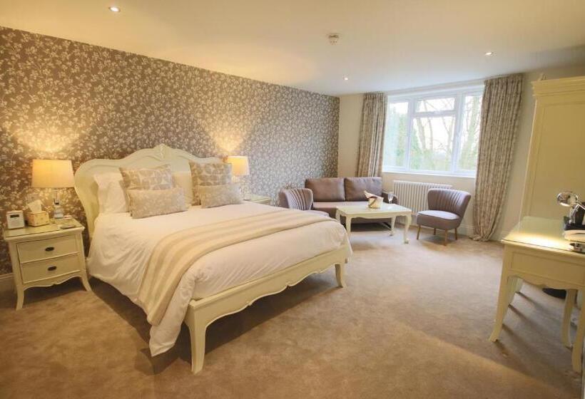 جناح جونيور, The Malvern Hills