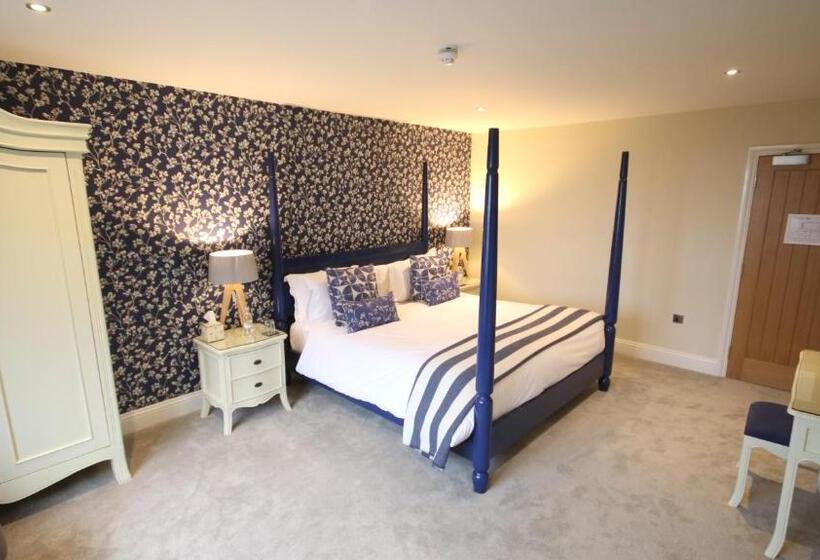 جناح جونيور, The Malvern Hills