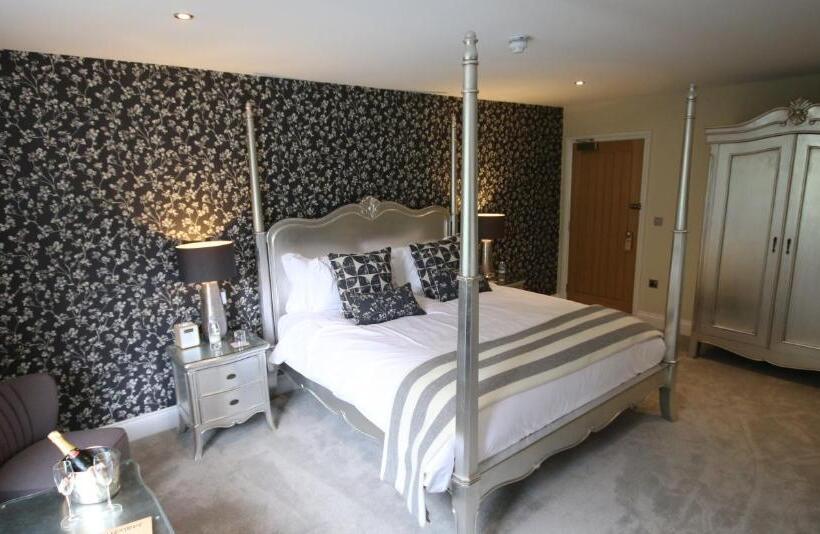 جناح جونيور, The Malvern Hills