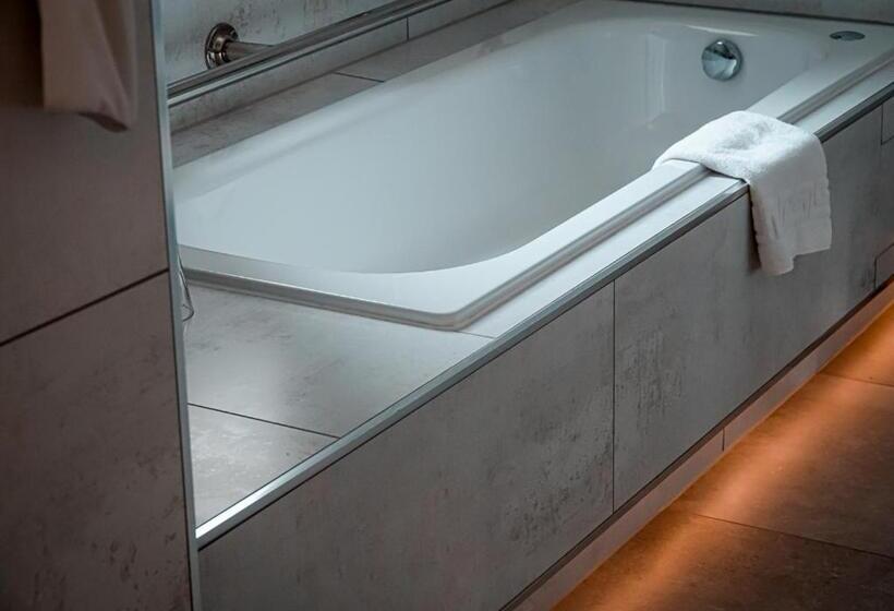 수피리어 룸, The West Park