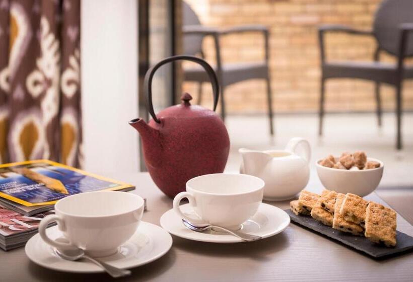 수피리어 룸, The West Park