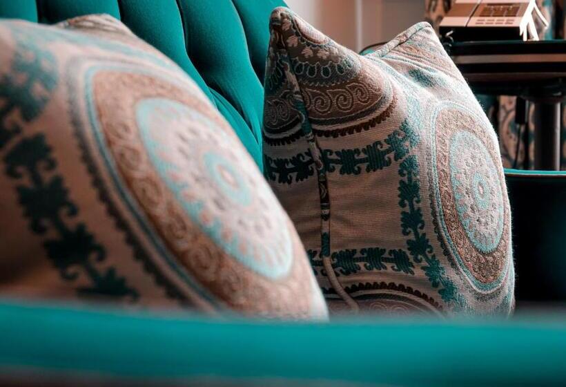 펜트하우스 룸, The West Park