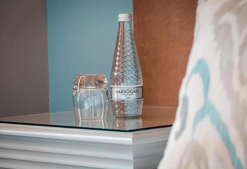 스탠다드 룸 킹사이즈 침대, The West Park