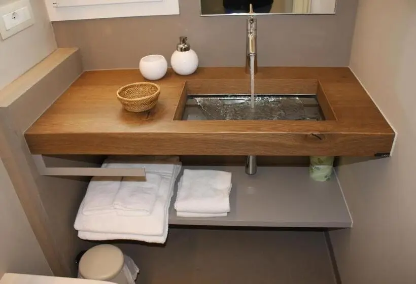 اتاق لوکس با بالکن, Aria Design B&b Levanto