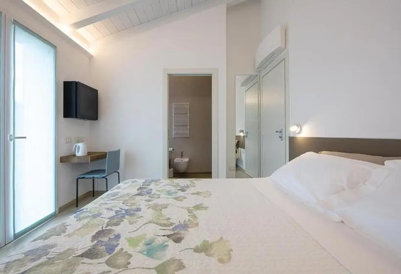 اتاق لوکس با بالکن, Aria Design B&b Levanto