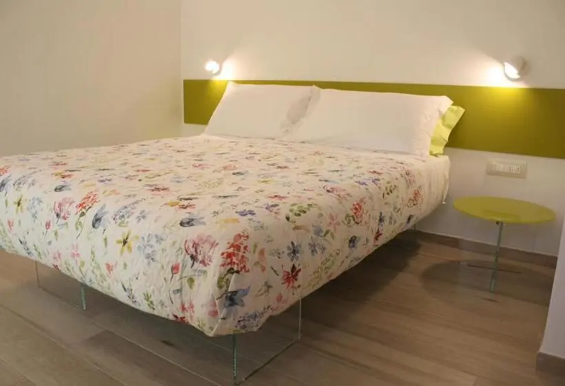 اتاق لوکس با چشم‌انداز باغ, Aria Design B&b Levanto