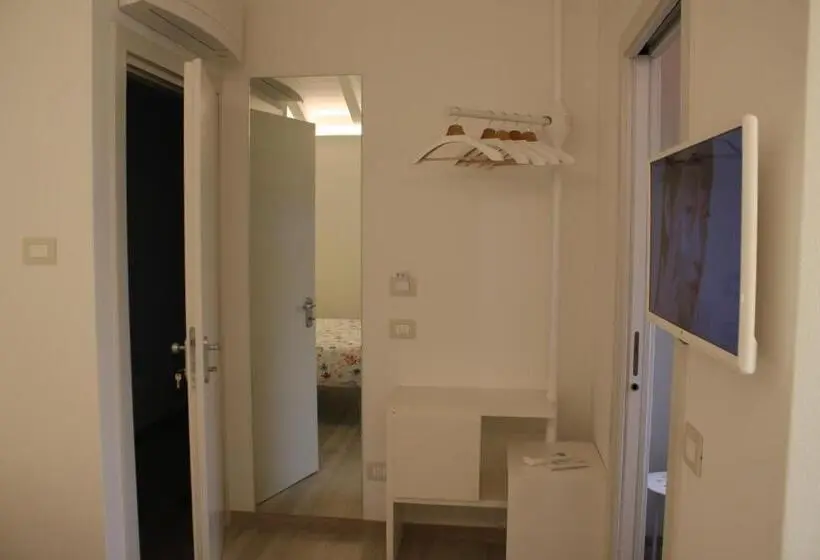 اتاق لوکس با چشم‌انداز باغ, Aria Design B&b Levanto