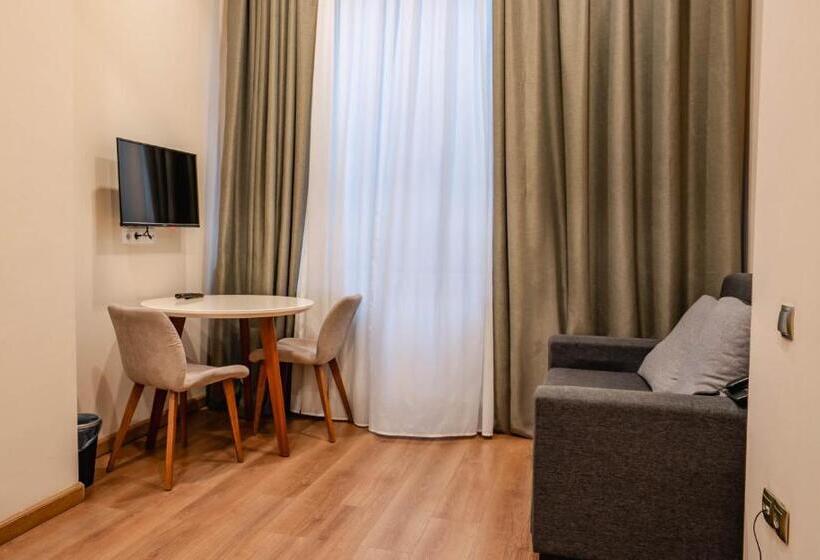 اتاق استاندارد سه نفره, Bakuriani Inn